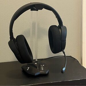 steel series black head phone with mic/ white xbox controller
